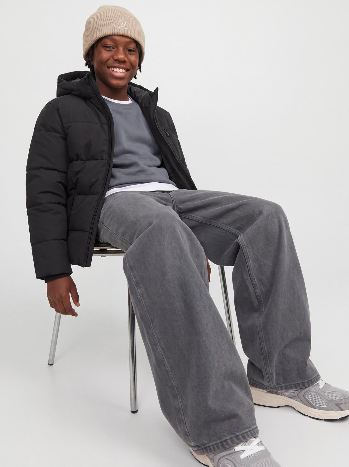 model_shot-creative